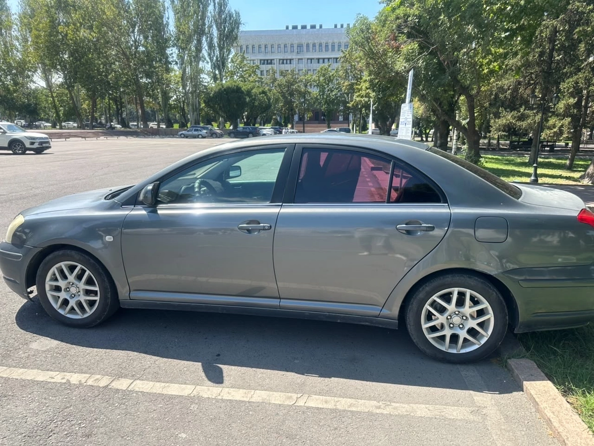Toyota Avensis II 1.8 MT