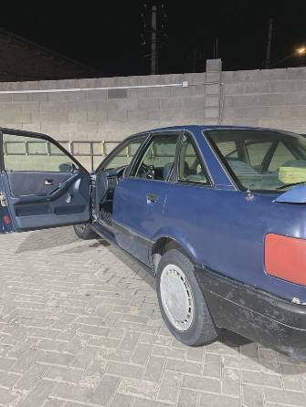 Audi 80 IV (B3) 1.8 MT
