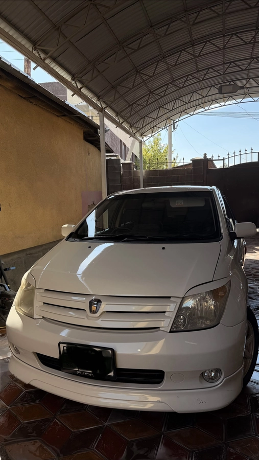 Toyota Ist I 1.5 AT 4WD