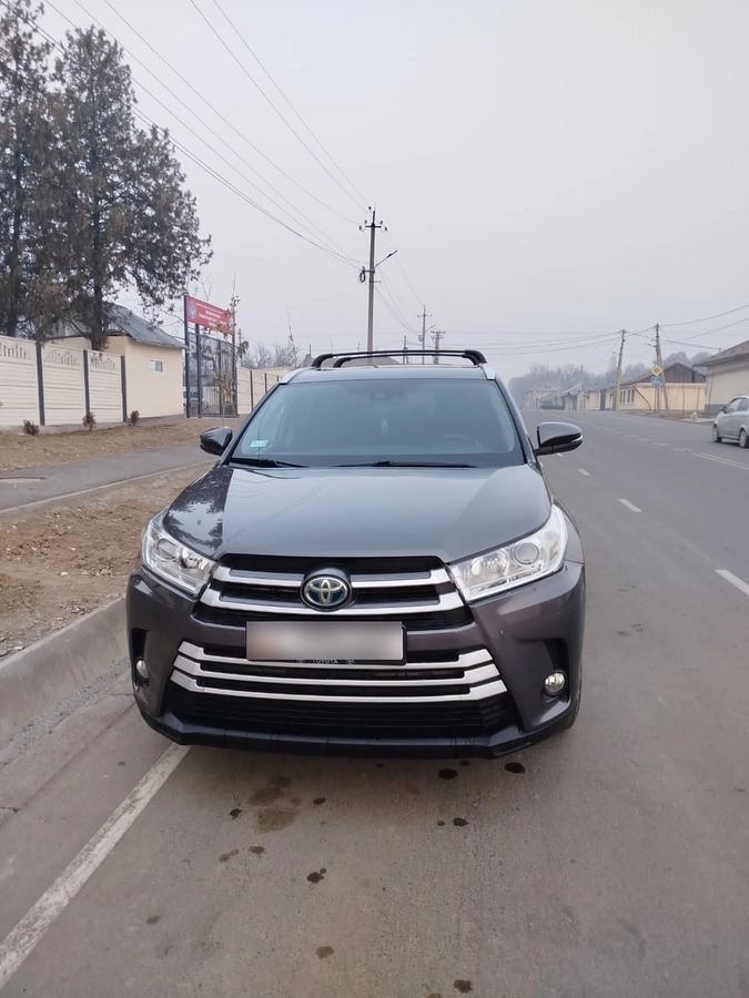 Открыть фото Toyota Highlander III (U50) Рестайлинг 3.5hyb AT 4WD