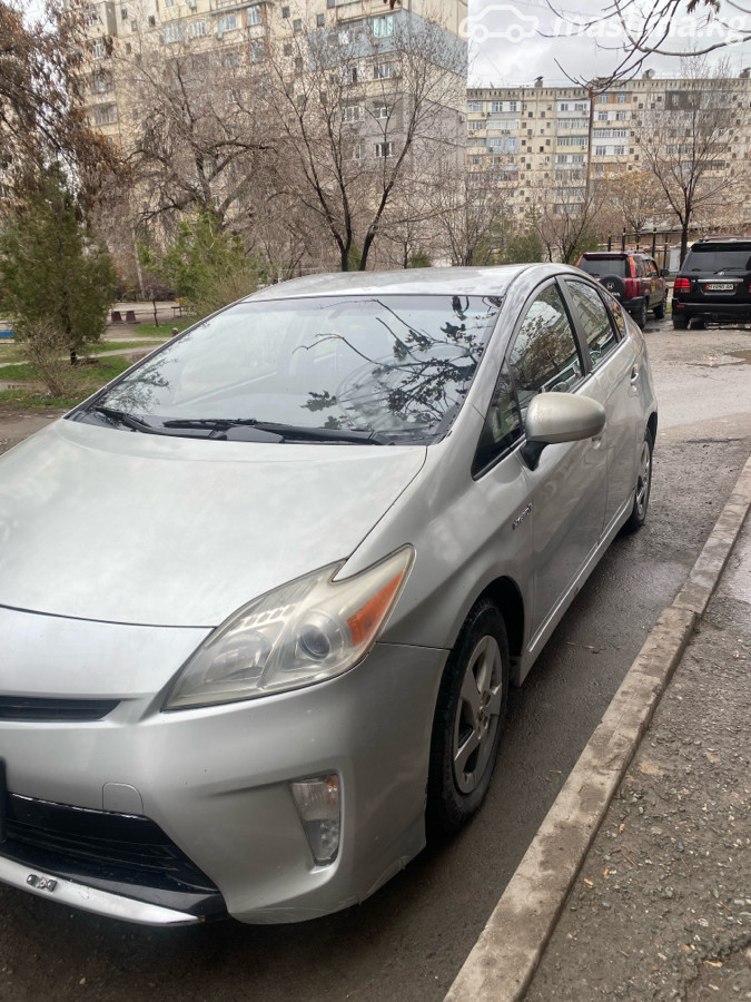Toyota Prius III (XW30) 1.8hyb AT