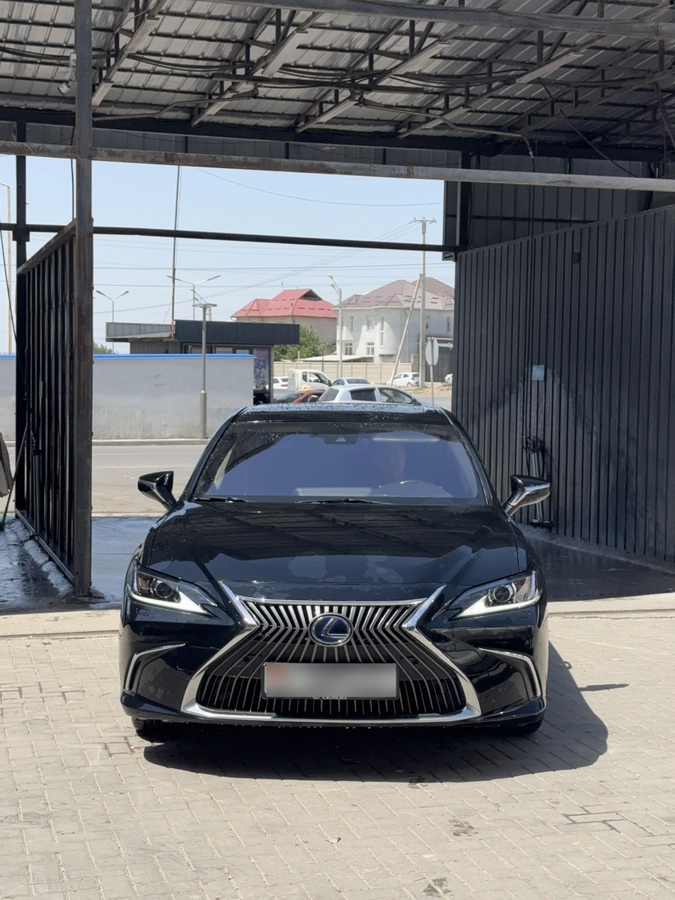 Lexus ES VII 300h 2.5hyb CVT