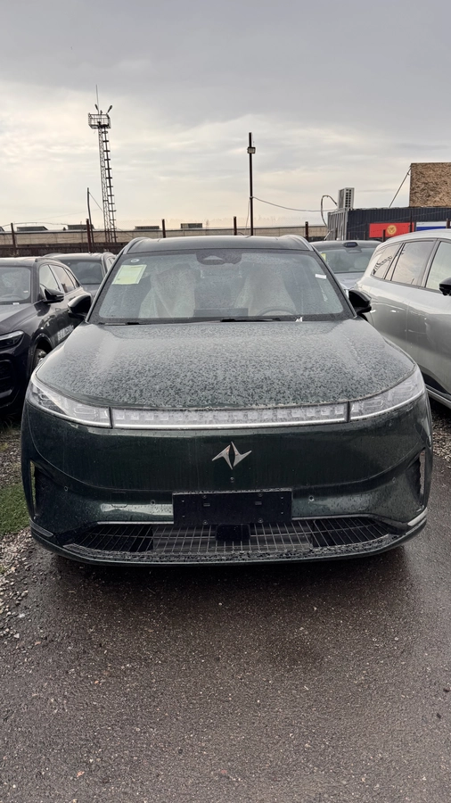 Открыть фото Dongfeng eπ 008 82.28 kWh 1.5hyb AT 4WD