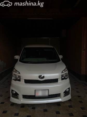 Toyota Voxy II (R70) Рестайлинг 2.0 CVT 4WD
