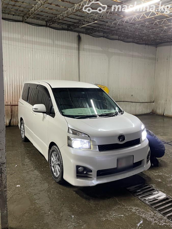 Toyota Voxy II (R70) Рестайлинг 2.0 CVT 4WD