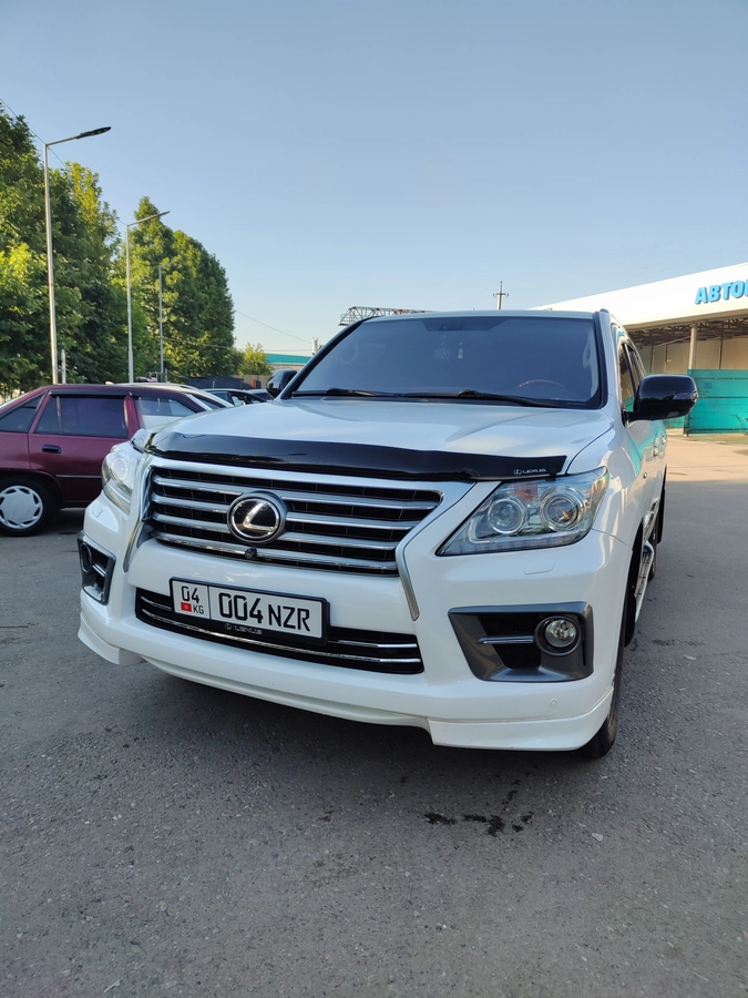 Lexus LX III 570 5.7 AT 4WD