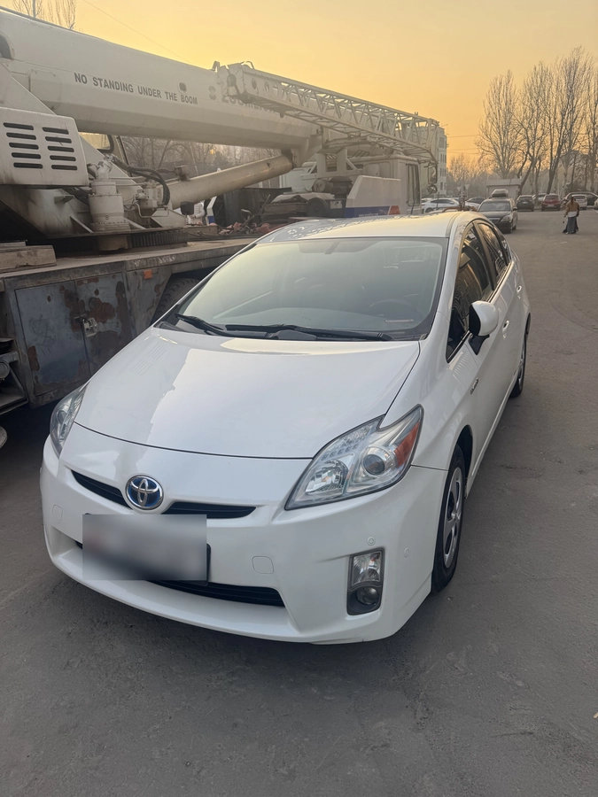 Toyota Prius III (XW30) 1.8hyb AT