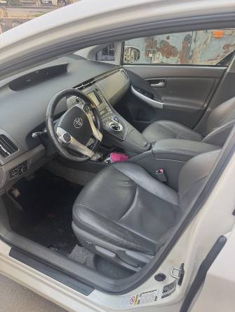 Toyota Prius III (XW30) 1.8hyb AT