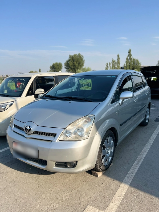 Toyota Corolla Verso I Рестайлинг 1.8 MT