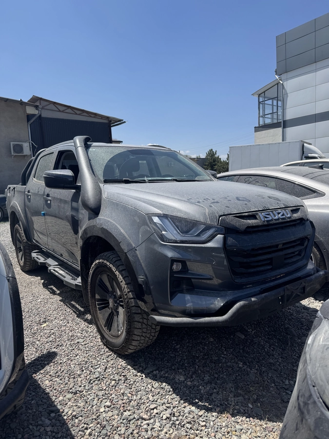 Открыть фото Isuzu D-Max III 1.9 AT 4WD