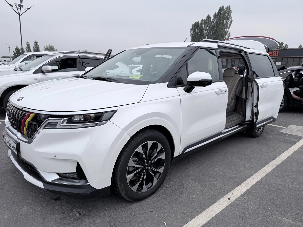 Открыть фото Kia Carnival IV 2.2d AT