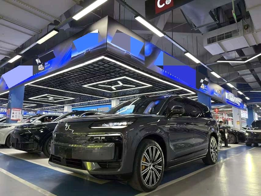 Открыть фото Denza N9 2.0hyb CVT 4WD