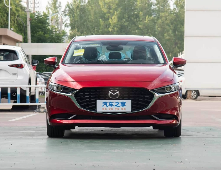 Открыть фото Mazda 3 IV (BP) 2.0 AT