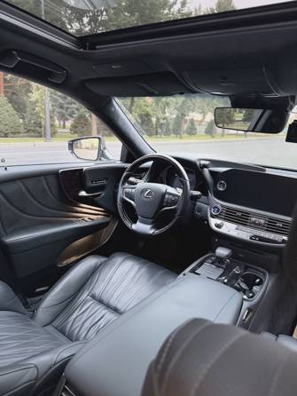 Lexus LS V Рестайлинг 500h 3.5hyb AT 4WD
