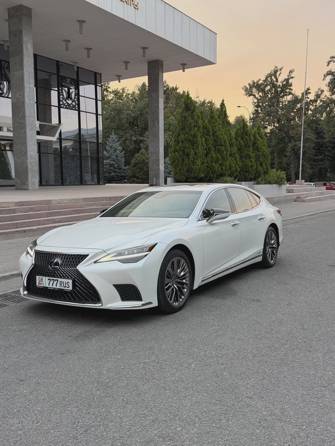 Lexus LS V Рестайлинг 500h 3.5hyb AT 4WD