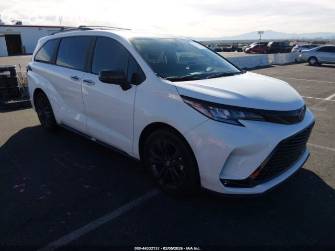 Toyota Sienna IV 2.5hyb AT 4WD