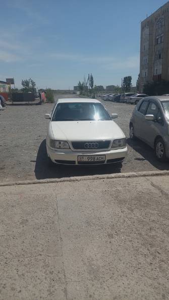 Audi A6 I (C4) 2.6 MT