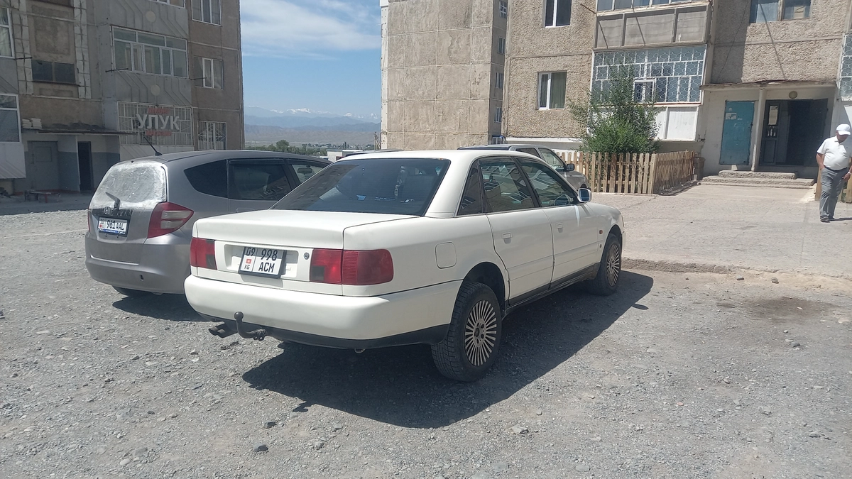 Открыть фото Audi A6 I (C4) 2.6 MT