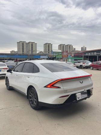 Wuling Starlight 1.5hyb AT