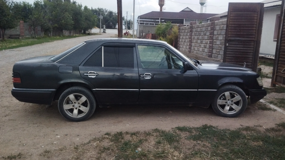 Mercedes-Benz W124 220 2.2 MT