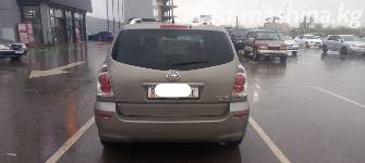 Toyota Corolla Verso I Рестайлинг 2.2d MT