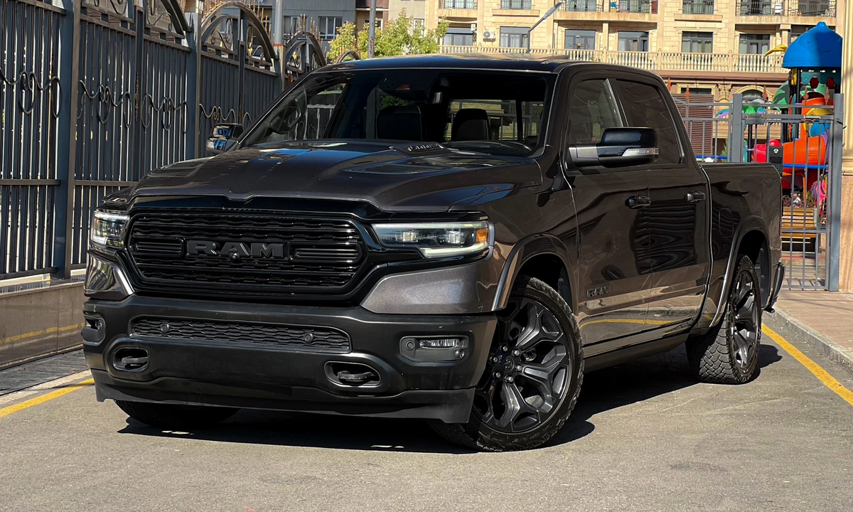 Dodge RAM RAM 1500 V Quad Cab 5.7 AT 4WD
