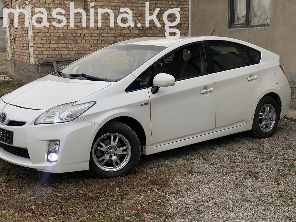 Toyota Prius III (XW30) 1.8hyb AT