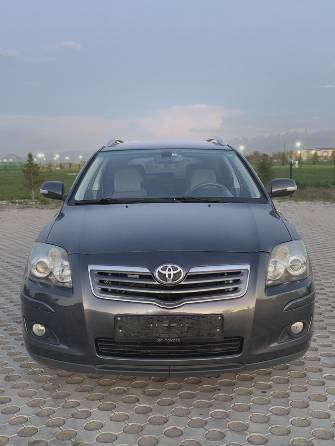 Toyota Avensis II Рестайлинг 2.0 AT