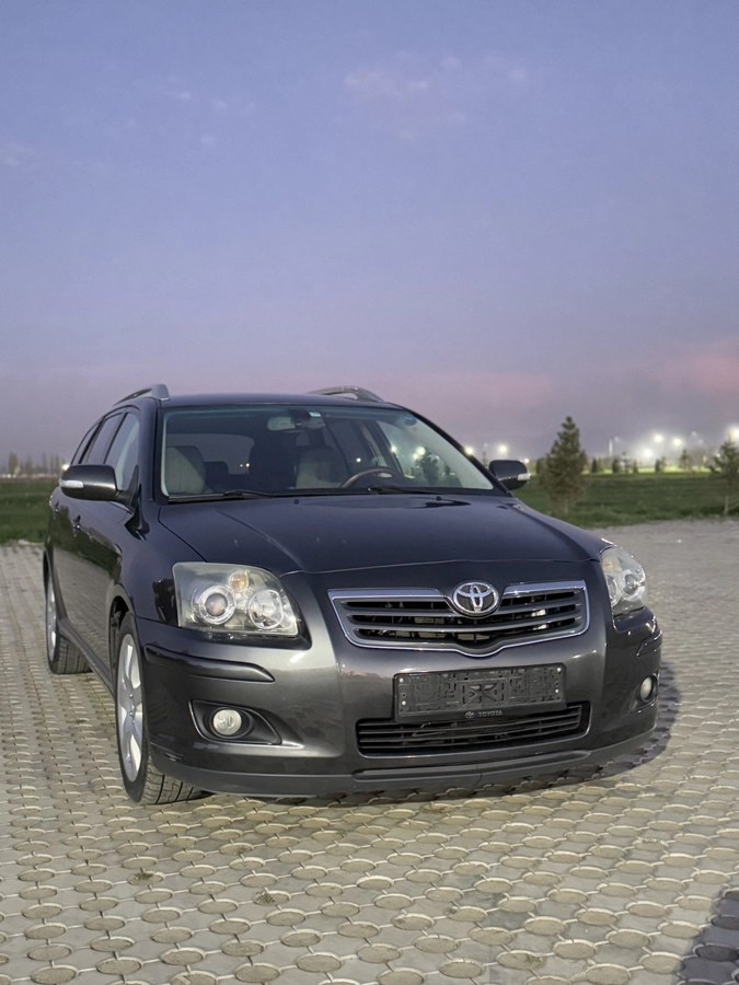 Toyota Avensis II Рестайлинг 2.0 AT