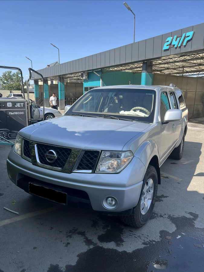Открыть фото Nissan Navara (Frontier) Nissan Navara (Frontier) III (D40) Рестайлинг 2.5d MT 4WD