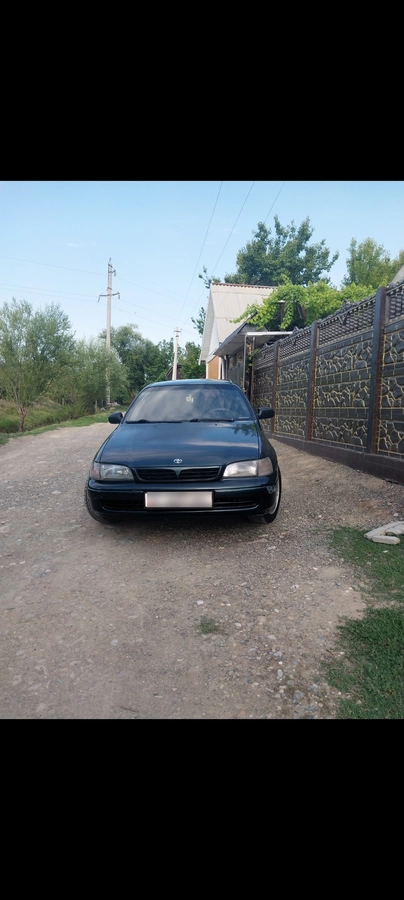 Toyota Carina VI (T190) E 1.8 MT