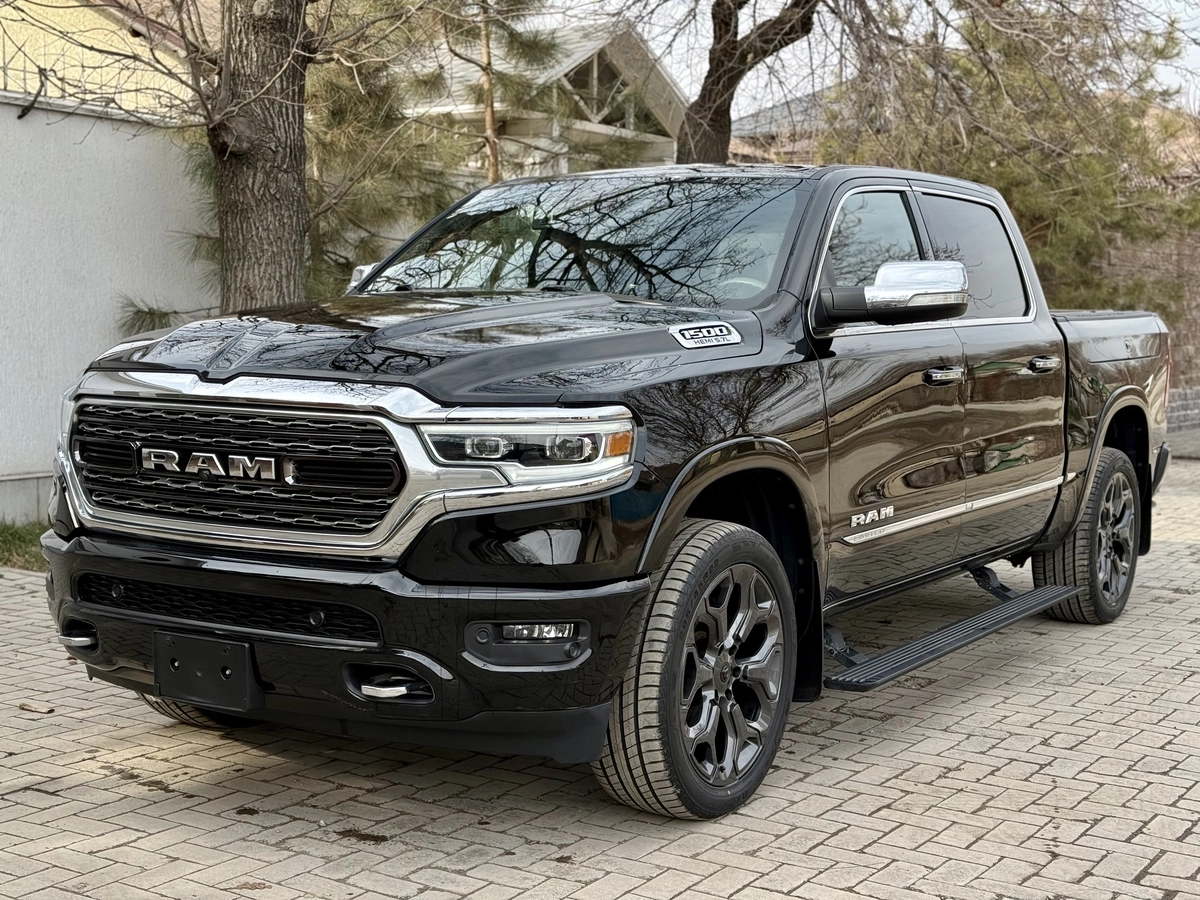 Dodge RAM RAM 1500 V Quad Cab 5.7 AT 4WD