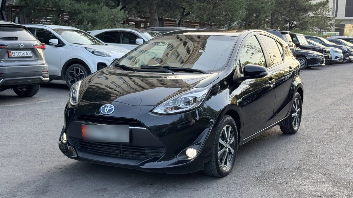 Toyota Prius c I Рестайлинг 1.5hyb AT