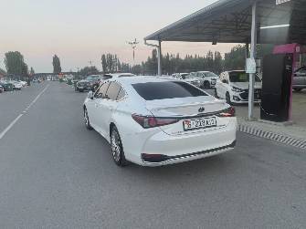 Lexus ES VII 300h 2.5hyb CVT