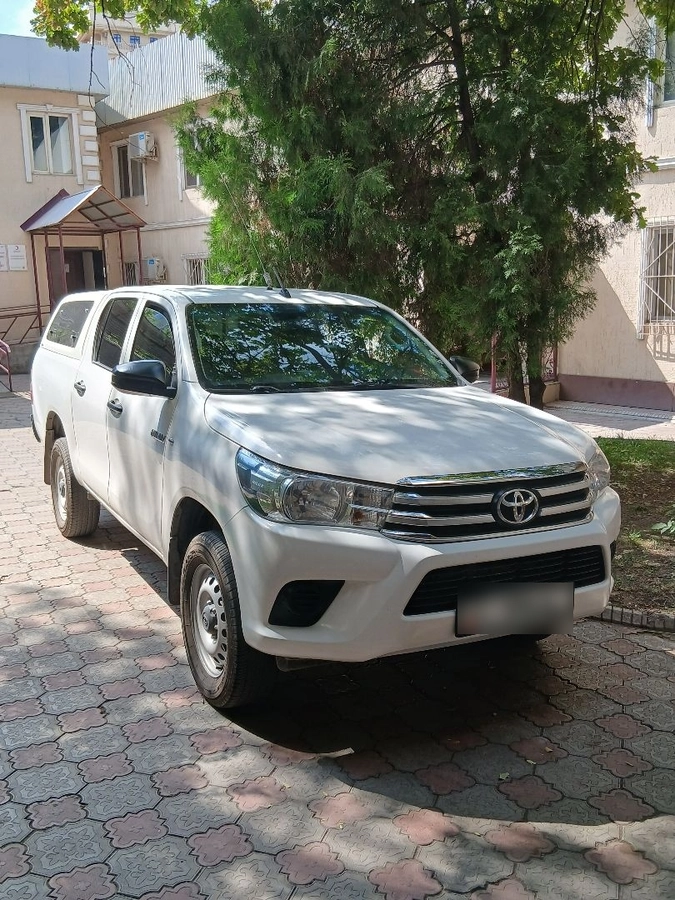 Toyota Hilux VIII 2.4d MT 4WD