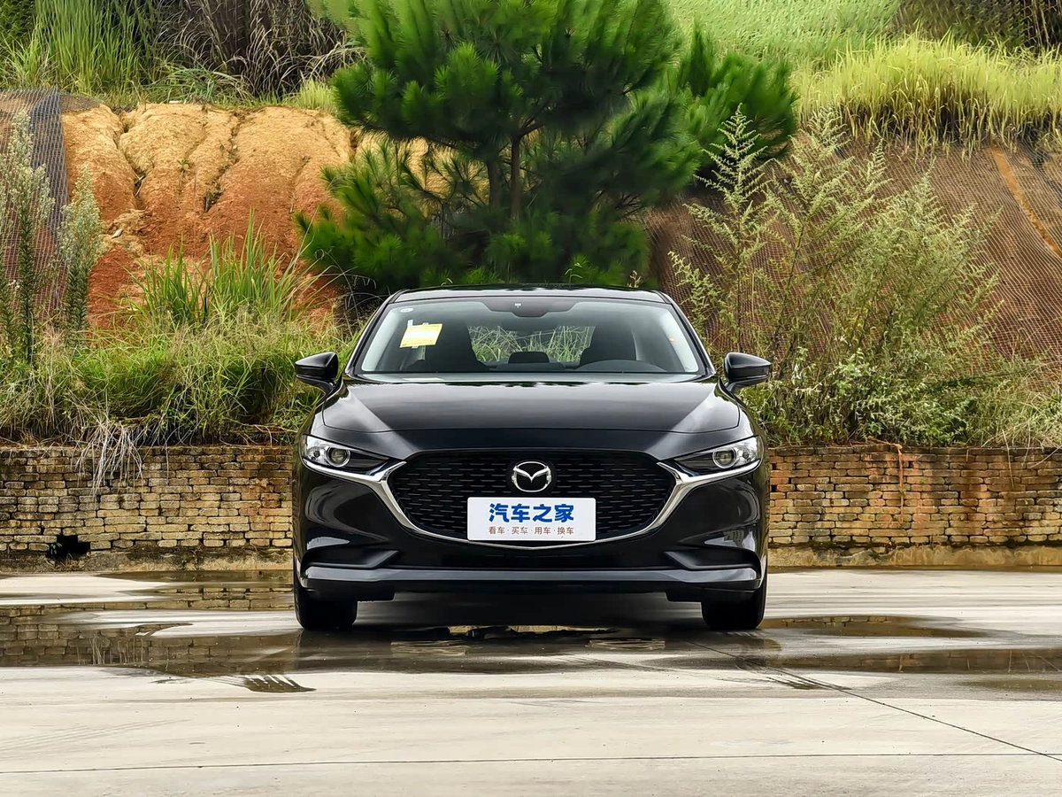 Открыть фото Mazda 3 IV (BP) 1.5 AT