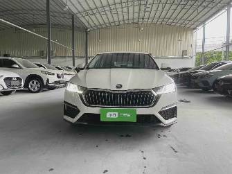 Skoda Octavia III (A7) 1.4 MT