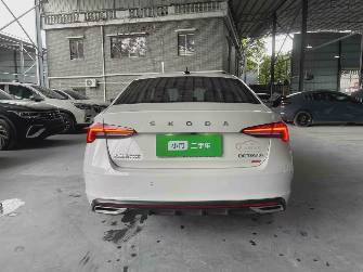 Skoda Octavia III (A7) 1.4 MT