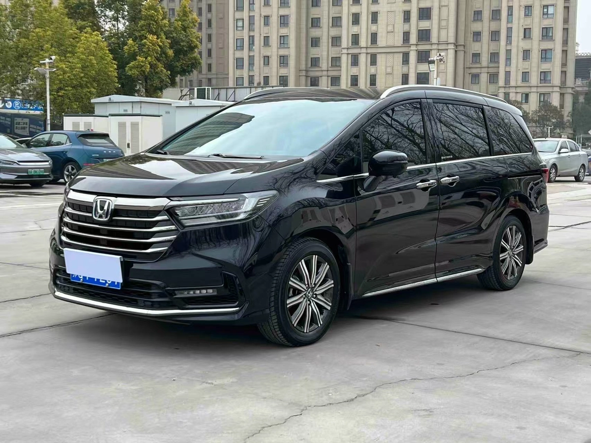 Открыть фото Honda Odyssey V Рестайлинг 2 2.0hyb CVT