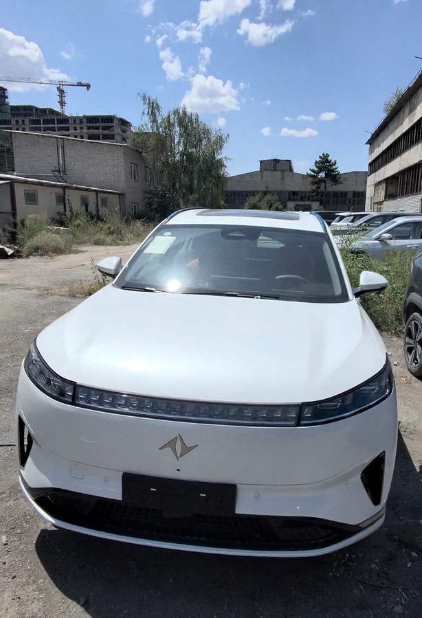Dongfeng eπ 008 82.28 kWh 1.5hyb AT 4WD