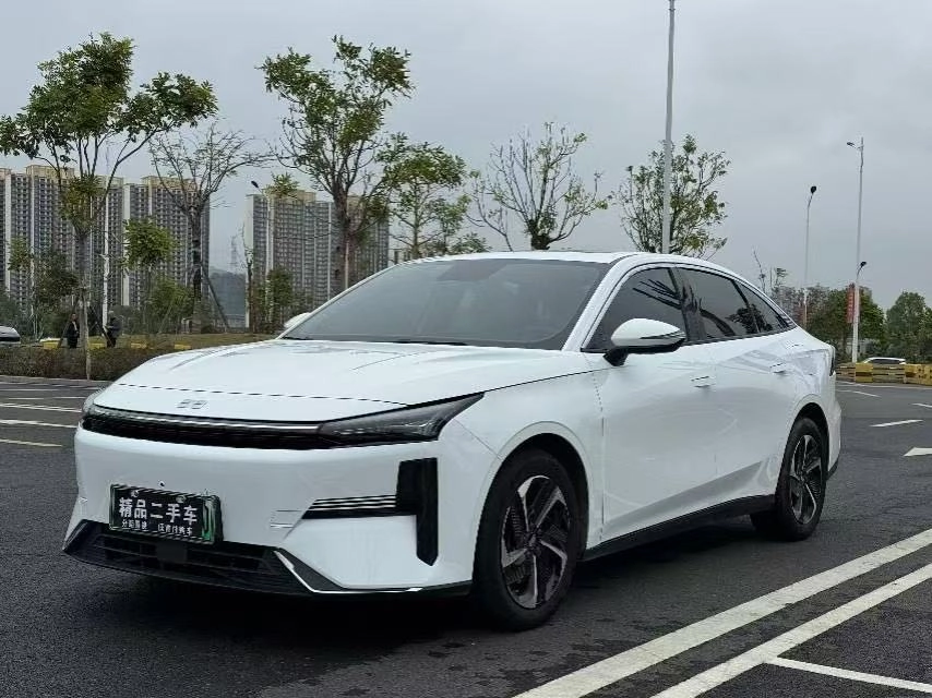 Geely Galaxy L6 60 km 1.5hyb AT