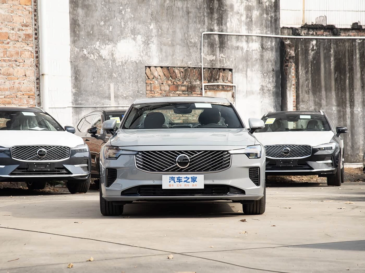 Volvo S90 II Рестайлинг 2.0 AT