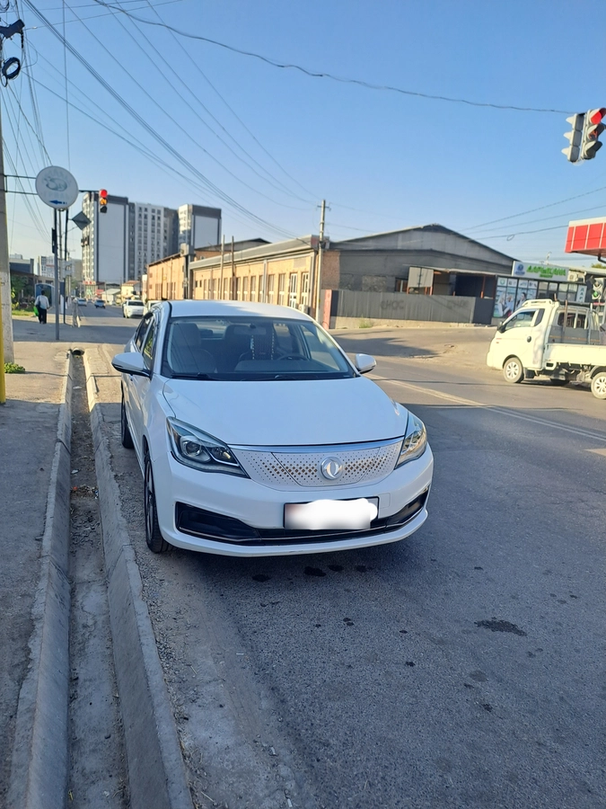 Dongfeng Aeolus E70 43.2 kWh Electro AT