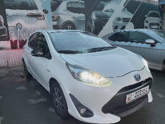 Toyota Prius c I Рестайлинг 1.5hyb CVT