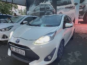 Toyota Prius c I Рестайлинг 1.5hyb CVT