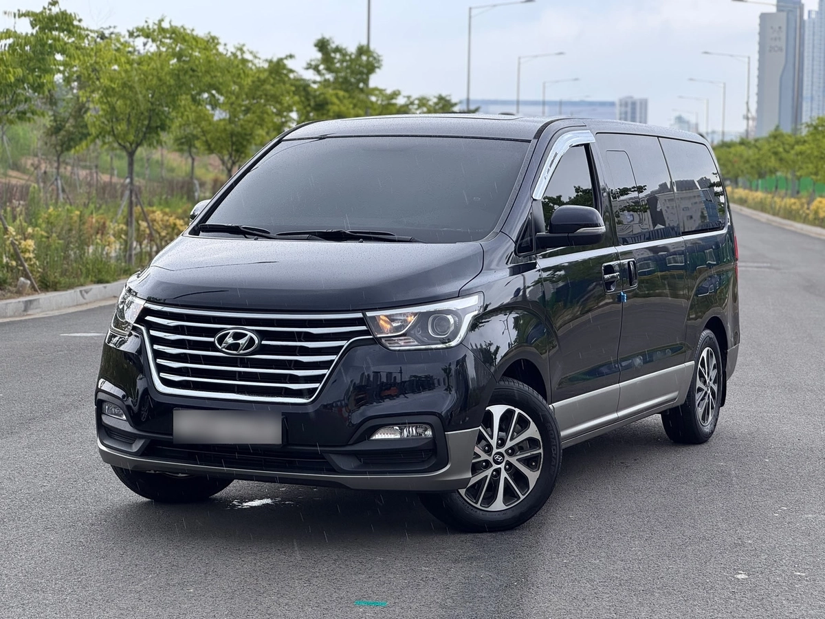 Hyundai Starex (H-1) Hyundai Starex (H-1) II Рестайлинг 2 2.5d AT