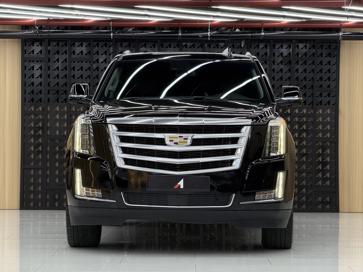 Cadillac Escalade IV 6.2 AT 4WD
