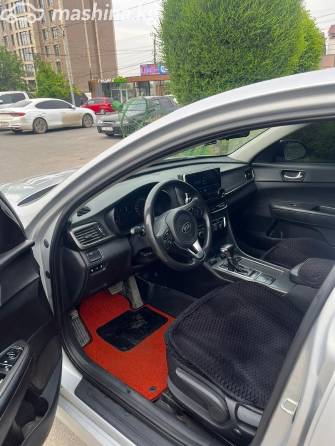 Kia K5 II 2.0 AT