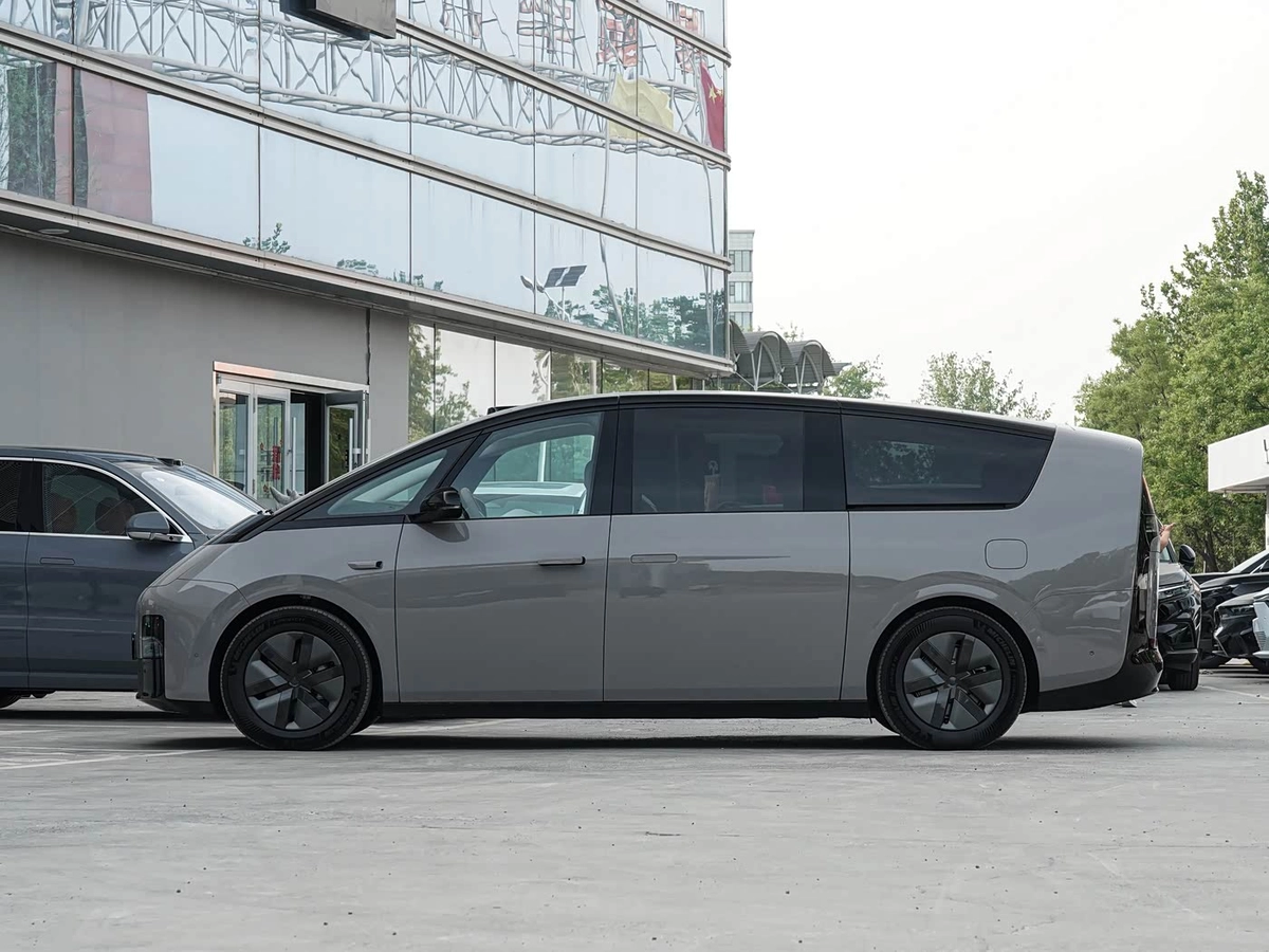 LiXiang Mega 102.7 kWh Electro AT 4WD