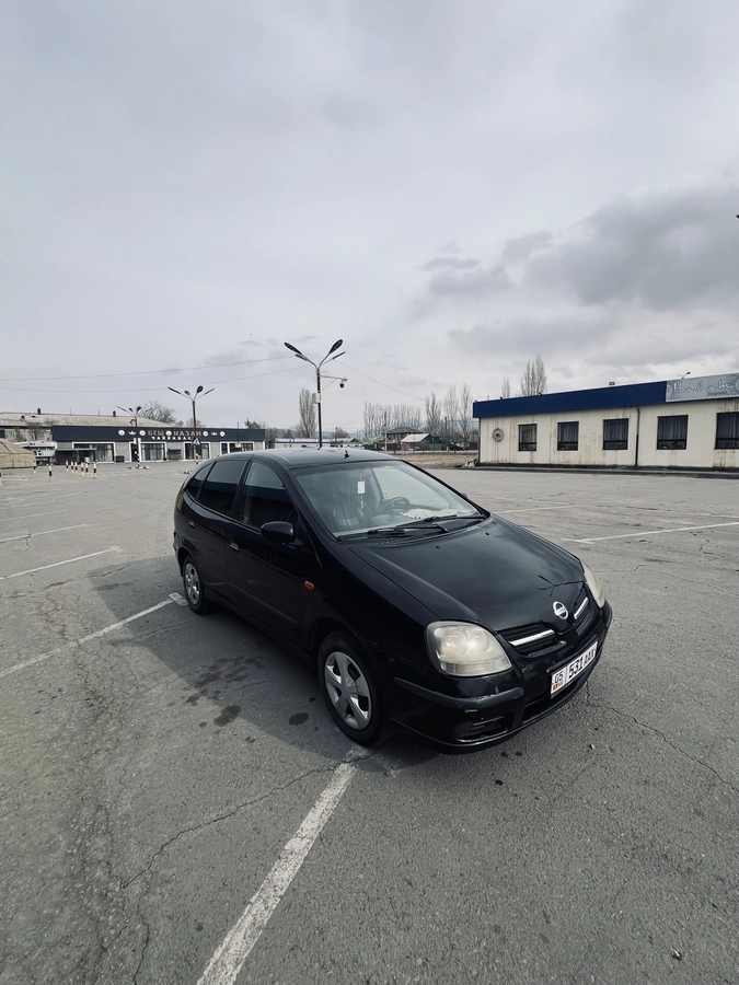 Nissan Almera Tino 1.8 MT